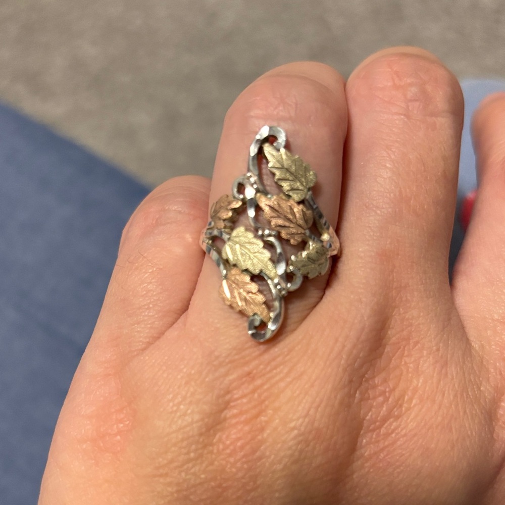 Vintage Black Hills Gold 12k Green Rose Gold Sterling Ring with Leaf  size7.5